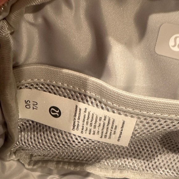 NWT Lululemon Athletica Iridescent Belt Bag 🩵 - Picture 9 of 11